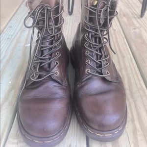 Distressed Dr. Martens Brown Leather Lace Up Boots Mens Size 8M Distressed